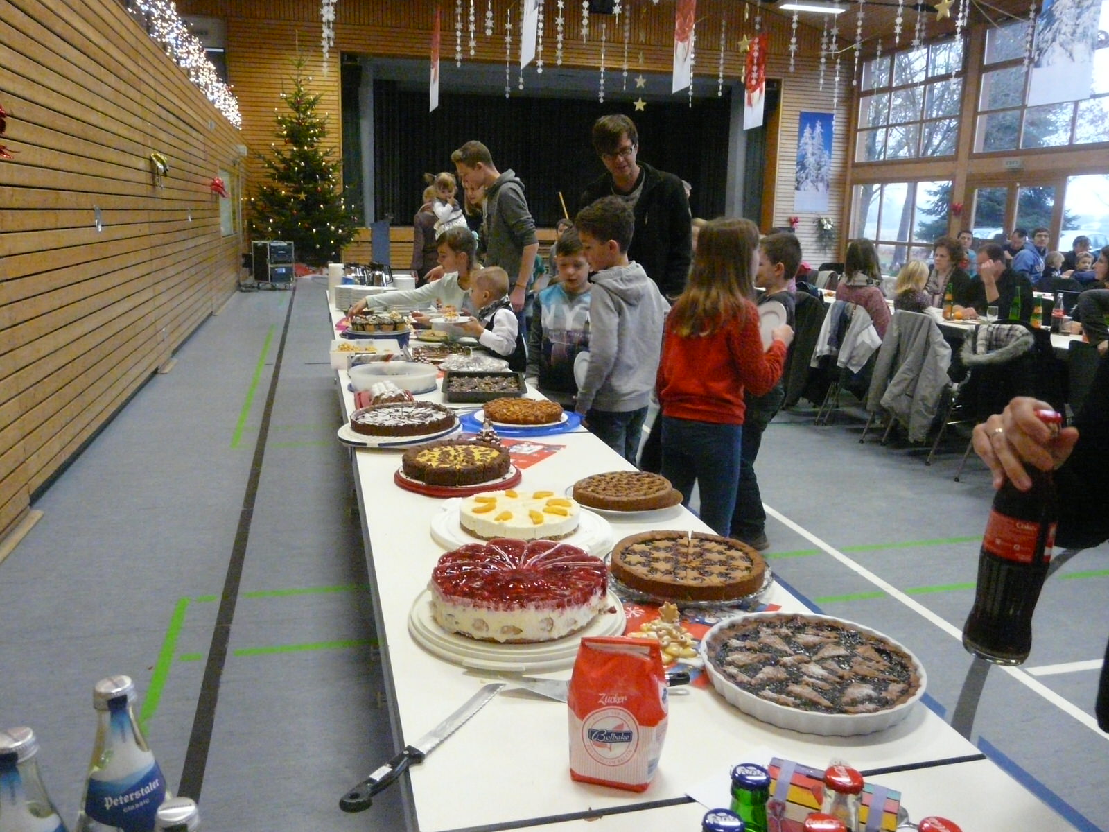 weihnachtsfeier 16 Kuchentheke 1